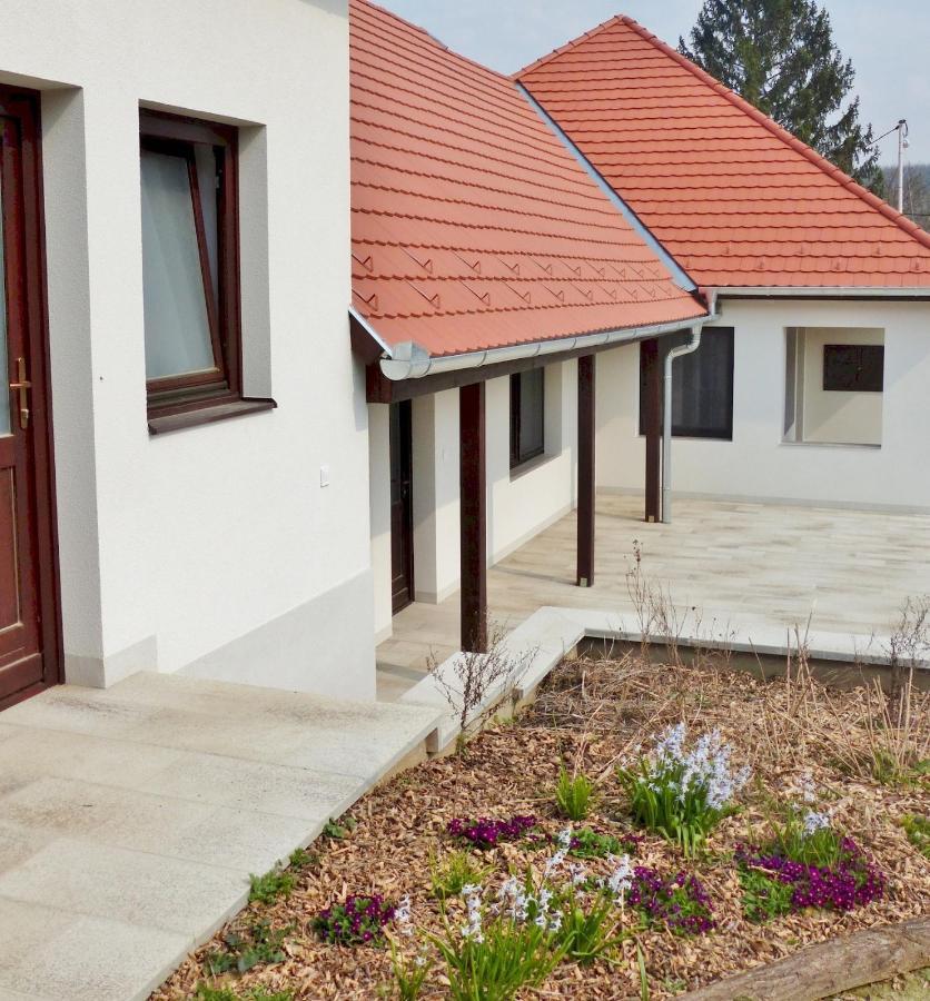 Guest House Magyarlukafa 外观 照片